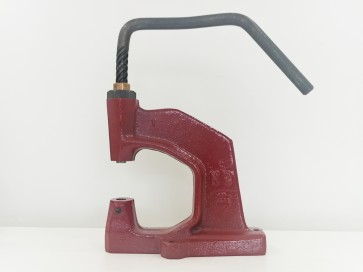 Presse à oeillet et rivet 