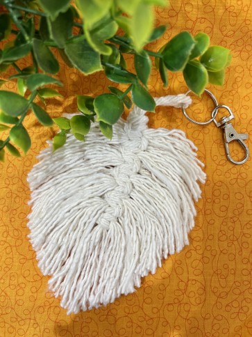 Atelier enfant création d'une plume macramé